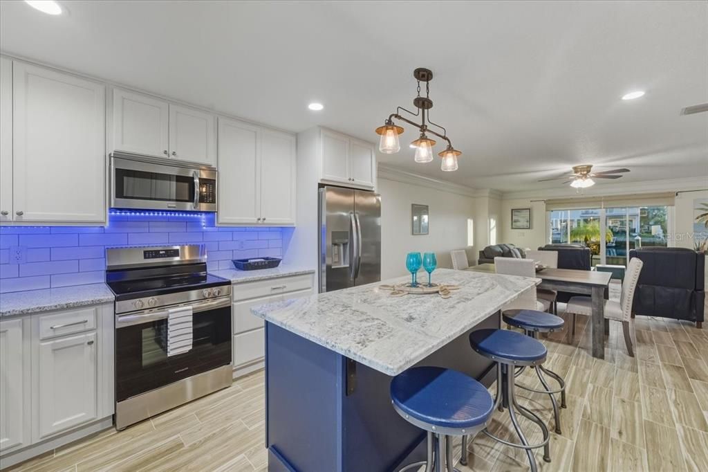 For Sale: $550,000 (3 beds, 2 baths, 1425 Square Feet)