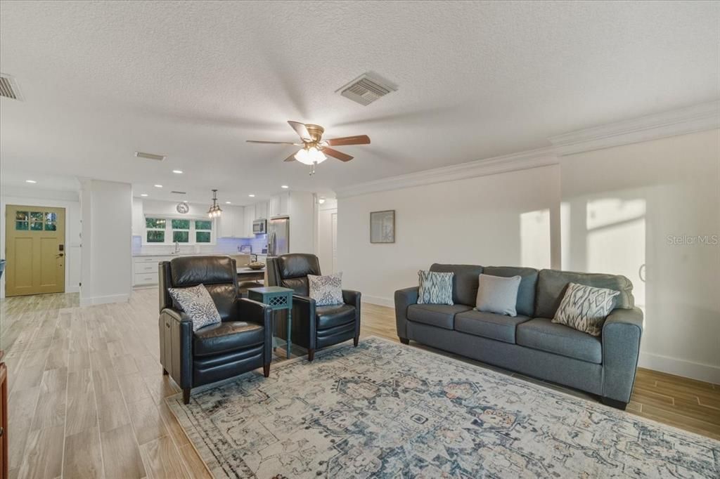 For Sale: $550,000 (3 beds, 2 baths, 1425 Square Feet)