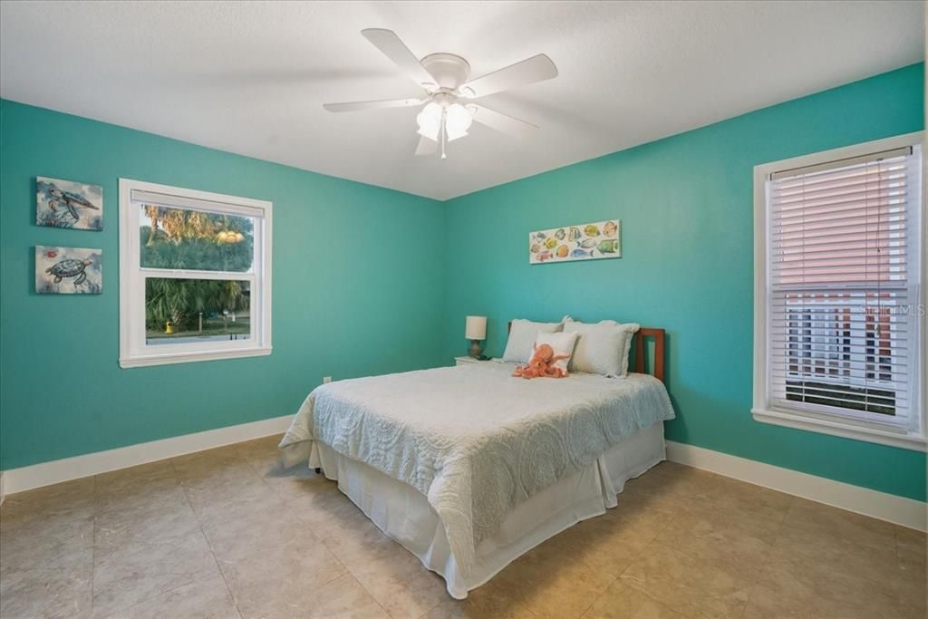 For Sale: $550,000 (3 beds, 2 baths, 1425 Square Feet)