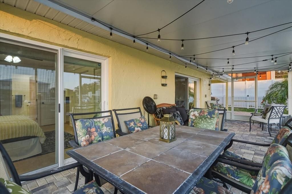 For Sale: $550,000 (3 beds, 2 baths, 1425 Square Feet)