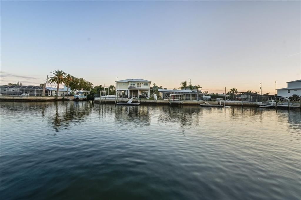 For Sale: $550,000 (3 beds, 2 baths, 1425 Square Feet)