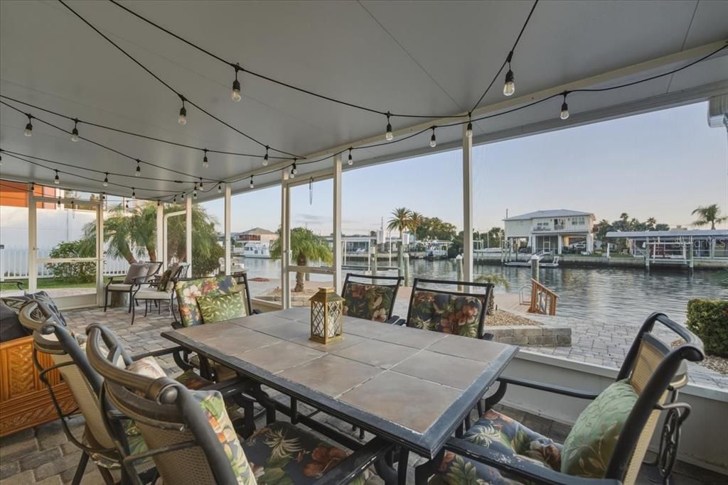 For Sale: $550,000 (3 beds, 2 baths, 1425 Square Feet)