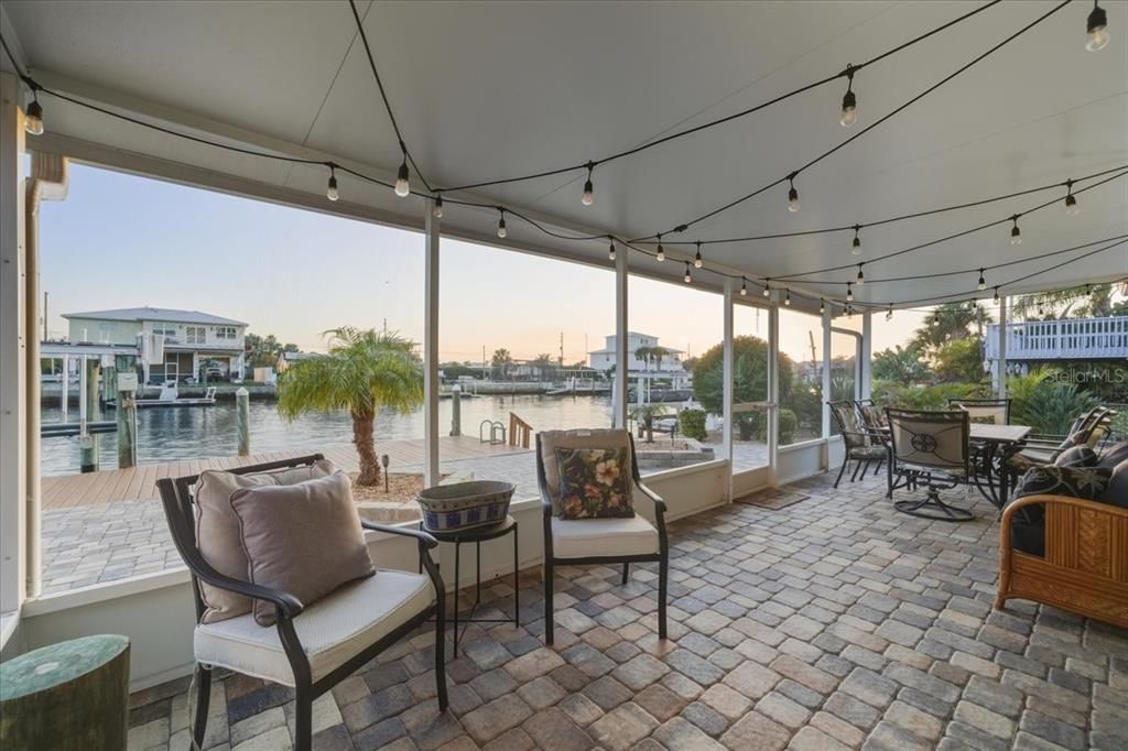 For Sale: $550,000 (3 beds, 2 baths, 1425 Square Feet)