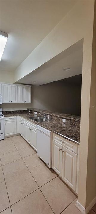 В аренду: $1,850 (3 спален, 2 ванн, 1747 Квадратных фут)