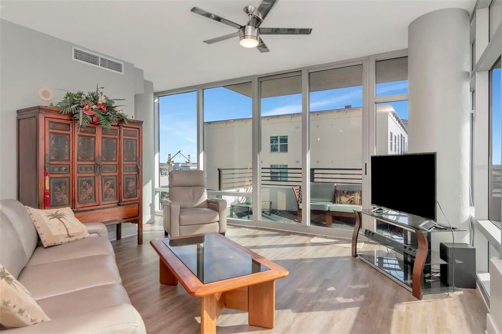 En Venta: $485,000 (1 camas, 1 baños, 1383 Pies cuadrados)