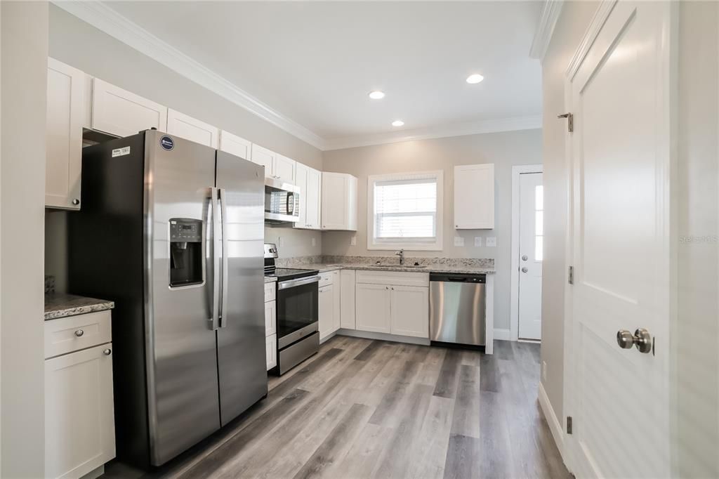 出租: $1,980 (2 贝兹, 1 浴室, 938 平方英尺)