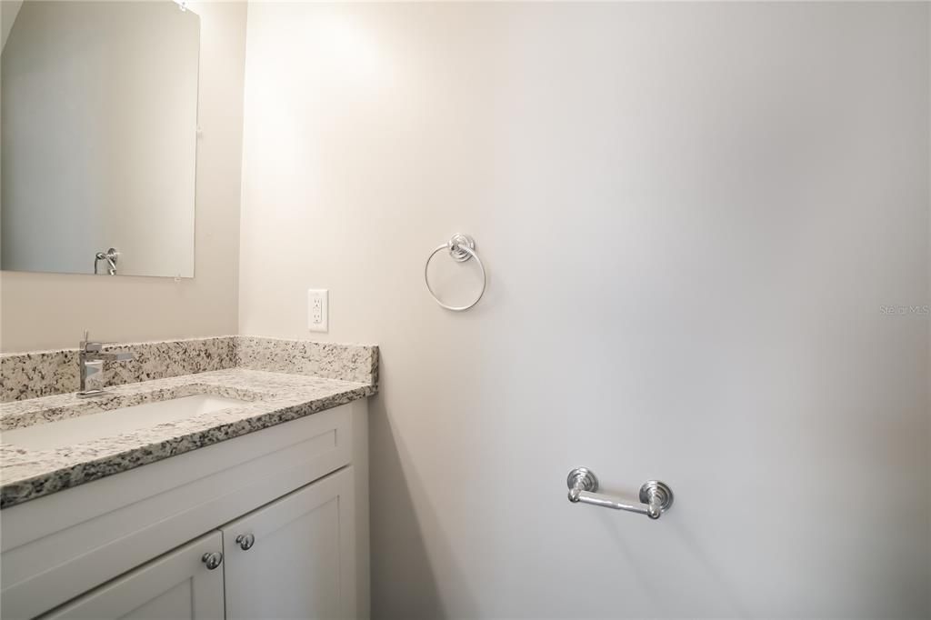 出租: $1,980 (2 贝兹, 1 浴室, 938 平方英尺)