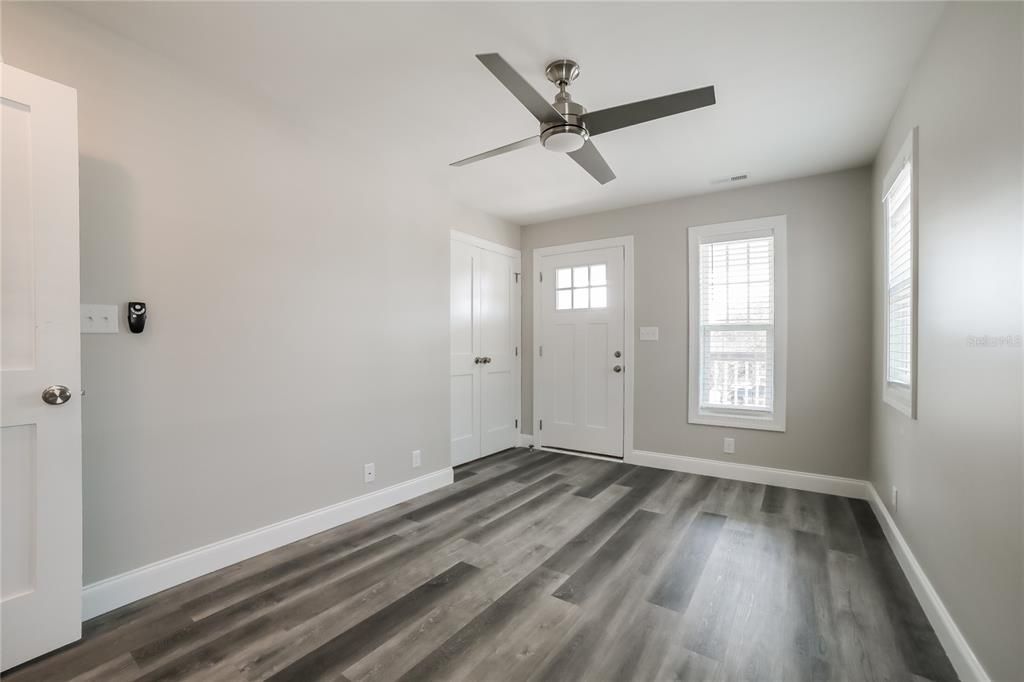 出租: $1,980 (2 贝兹, 1 浴室, 938 平方英尺)