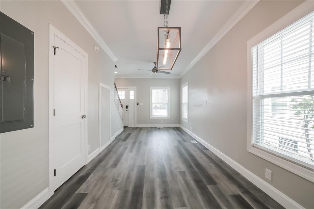 出租: $1,980 (2 贝兹, 1 浴室, 938 平方英尺)