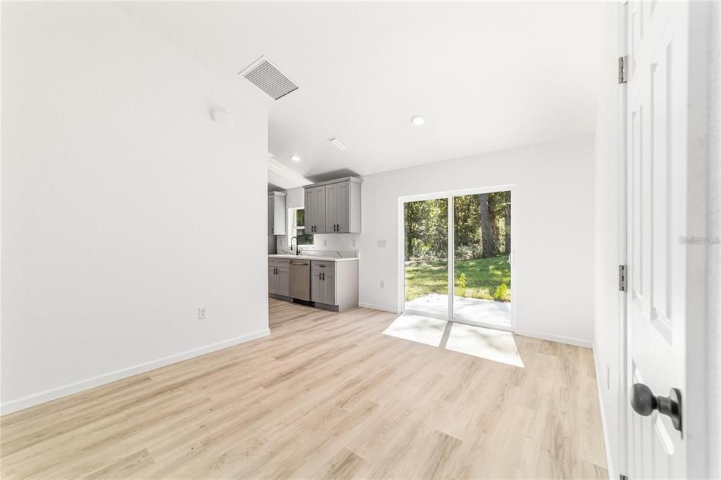 For Sale: $215,000 (3 beds, 2 baths, 1157 Square Feet)