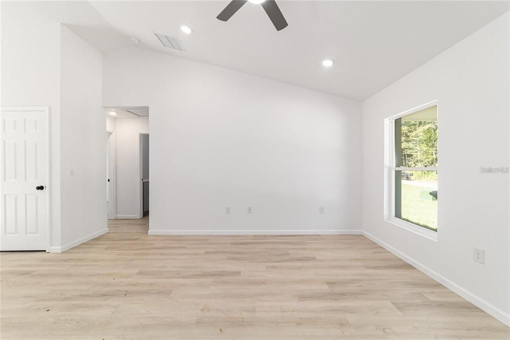 For Sale: $215,000 (3 beds, 2 baths, 1157 Square Feet)