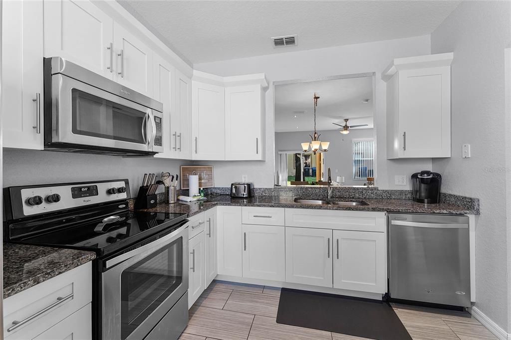 На продажу: $300,000 (3 спален, 3 ванн, 1457 Квадратных фут)