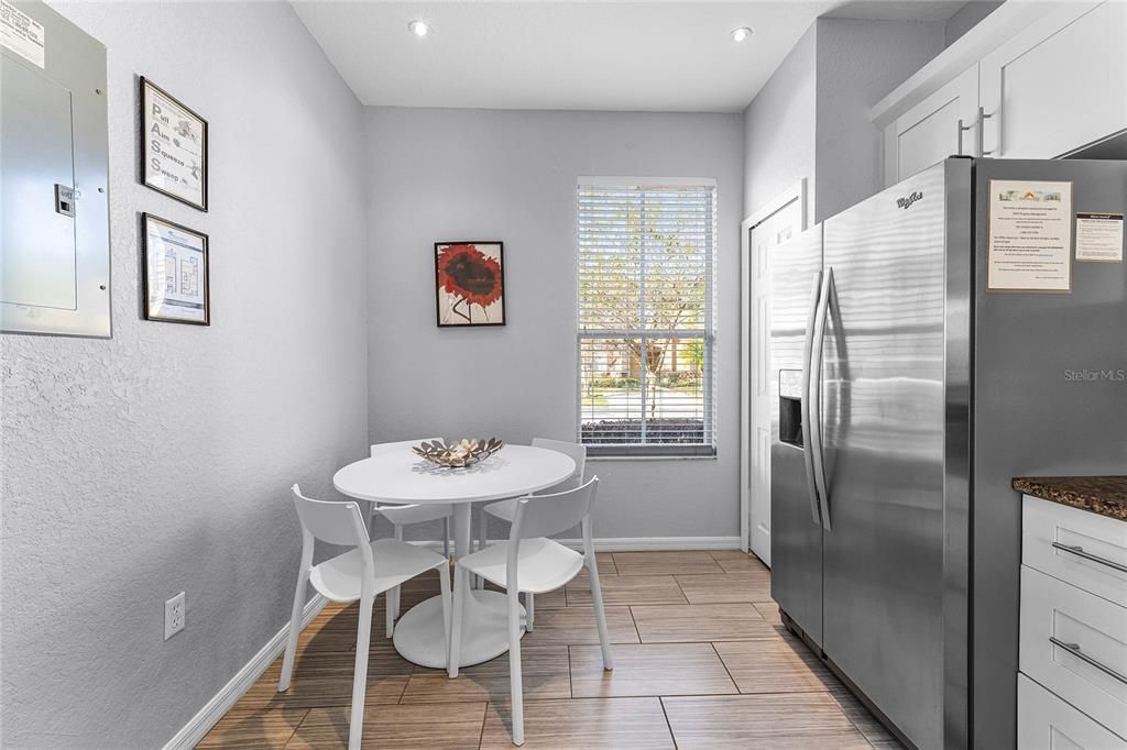 На продажу: $300,000 (3 спален, 3 ванн, 1457 Квадратных фут)