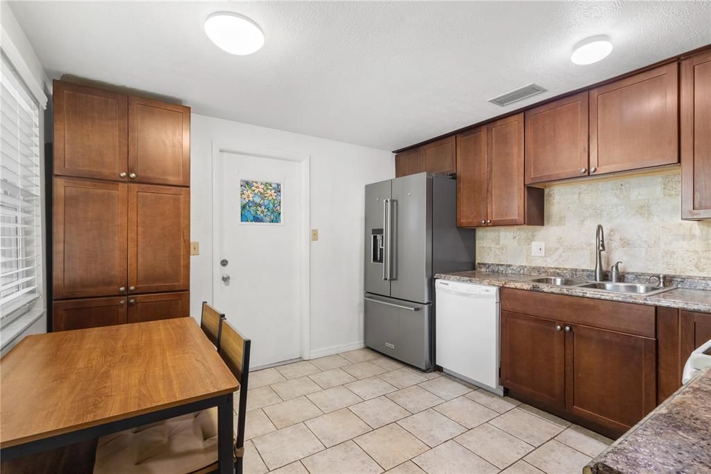 For Sale: $309,000 (3 beds, 1 baths, 965 Square Feet)