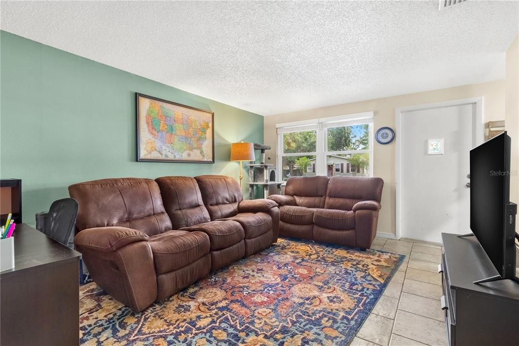 For Sale: $309,000 (3 beds, 1 baths, 965 Square Feet)