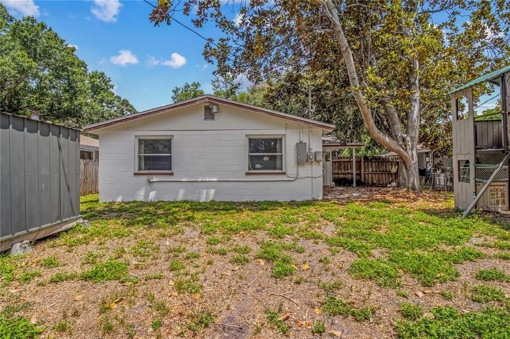 For Sale: $309,000 (3 beds, 1 baths, 965 Square Feet)