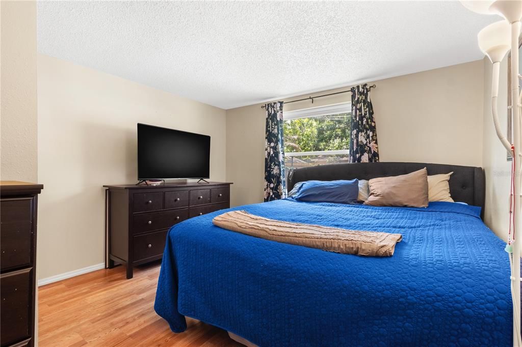 For Sale: $309,000 (3 beds, 1 baths, 965 Square Feet)