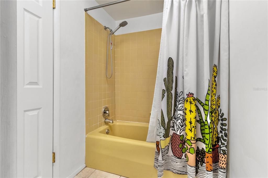 For Sale: $309,000 (3 beds, 1 baths, 965 Square Feet)