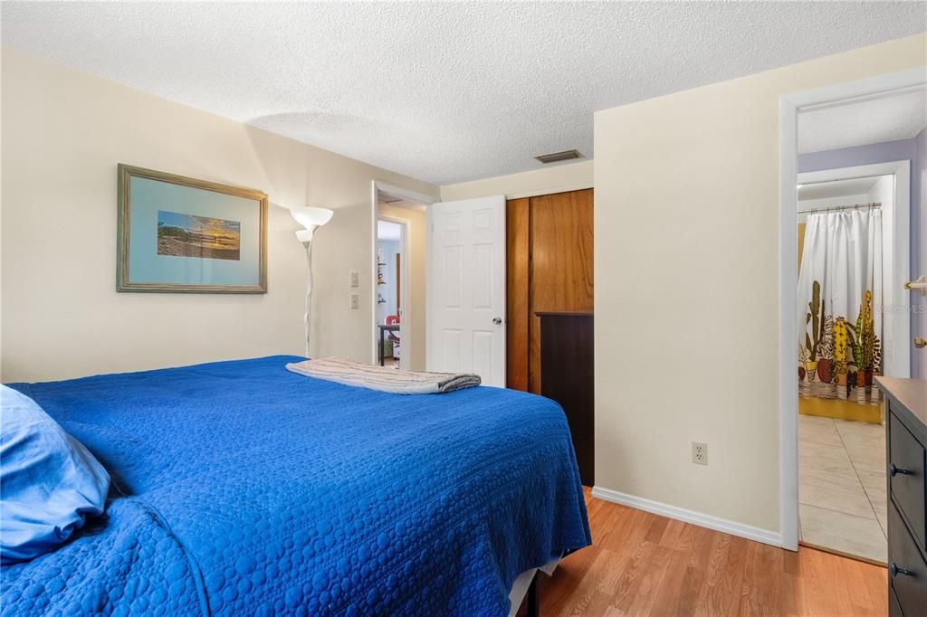 For Sale: $309,000 (3 beds, 1 baths, 965 Square Feet)