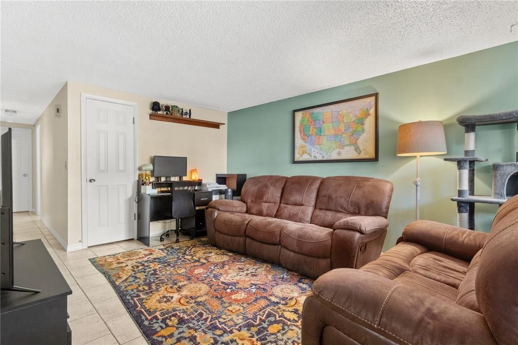 For Sale: $309,000 (3 beds, 1 baths, 965 Square Feet)