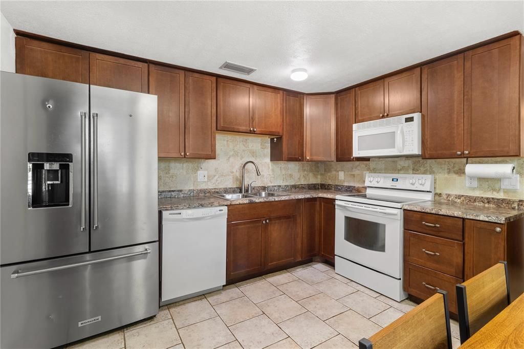 For Sale: $309,000 (3 beds, 1 baths, 965 Square Feet)