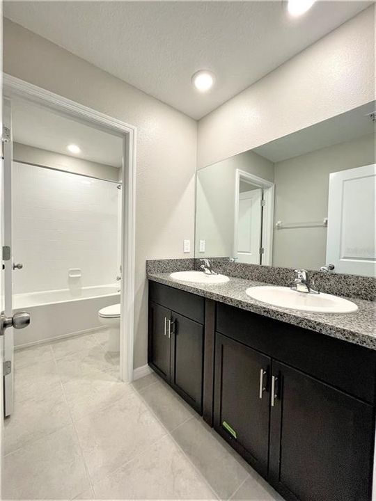 В аренду: $2,650 (5 спален, 2 ванн, 2264 Квадратных фут)