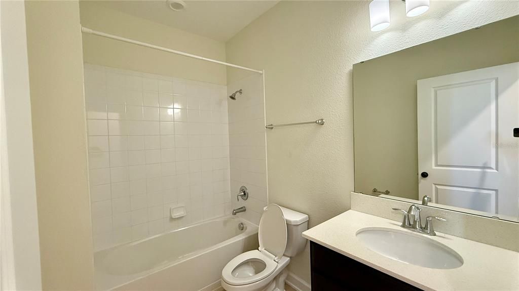 En Renta: $2,300 (4 camas, 3 baños, 2016 Pies cuadrados)