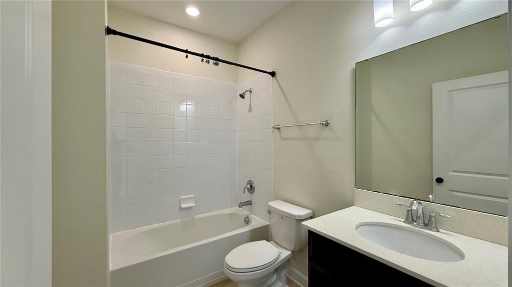 En Renta: $2,300 (4 camas, 3 baños, 2016 Pies cuadrados)