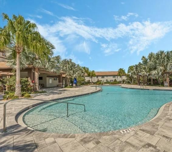 En Renta: $2,300 (4 camas, 3 baños, 2016 Pies cuadrados)