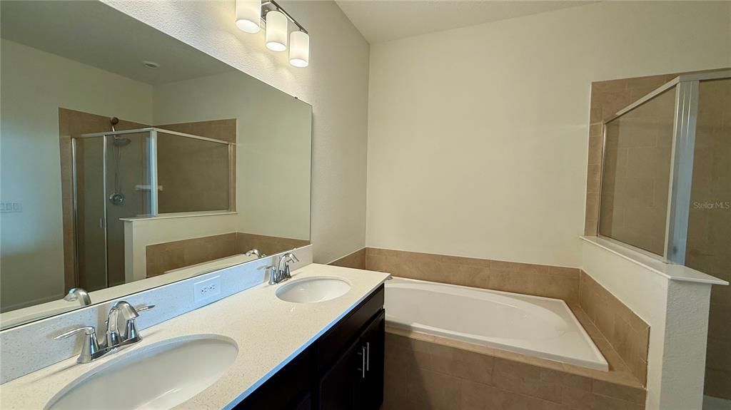 En Renta: $2,300 (4 camas, 3 baños, 2016 Pies cuadrados)