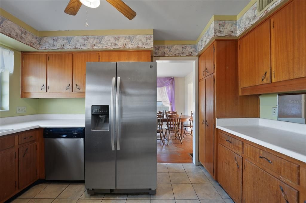 На продажу: $295,000 (3 спален, 2 ванн, 2953 Квадратных фут)