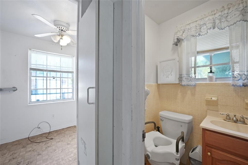 На продажу: $295,000 (3 спален, 2 ванн, 2953 Квадратных фут)