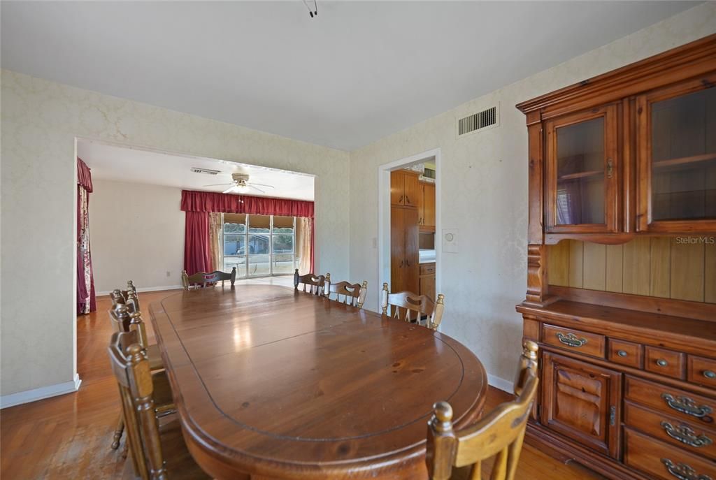 На продажу: $295,000 (3 спален, 2 ванн, 2953 Квадратных фут)