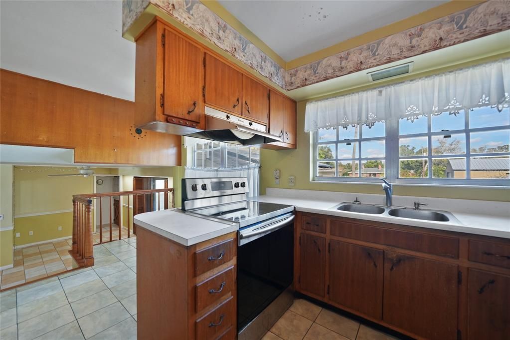 На продажу: $295,000 (3 спален, 2 ванн, 2953 Квадратных фут)