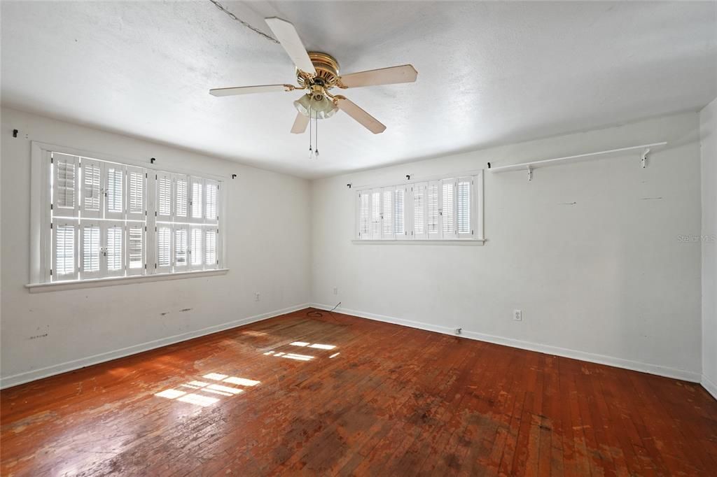 На продажу: $295,000 (3 спален, 2 ванн, 2953 Квадратных фут)