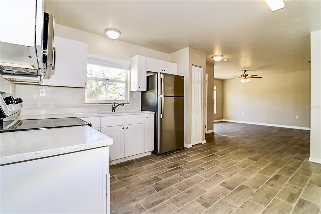 出租: $2,300 (4 贝兹, 2 浴室, 1235 平方英尺)