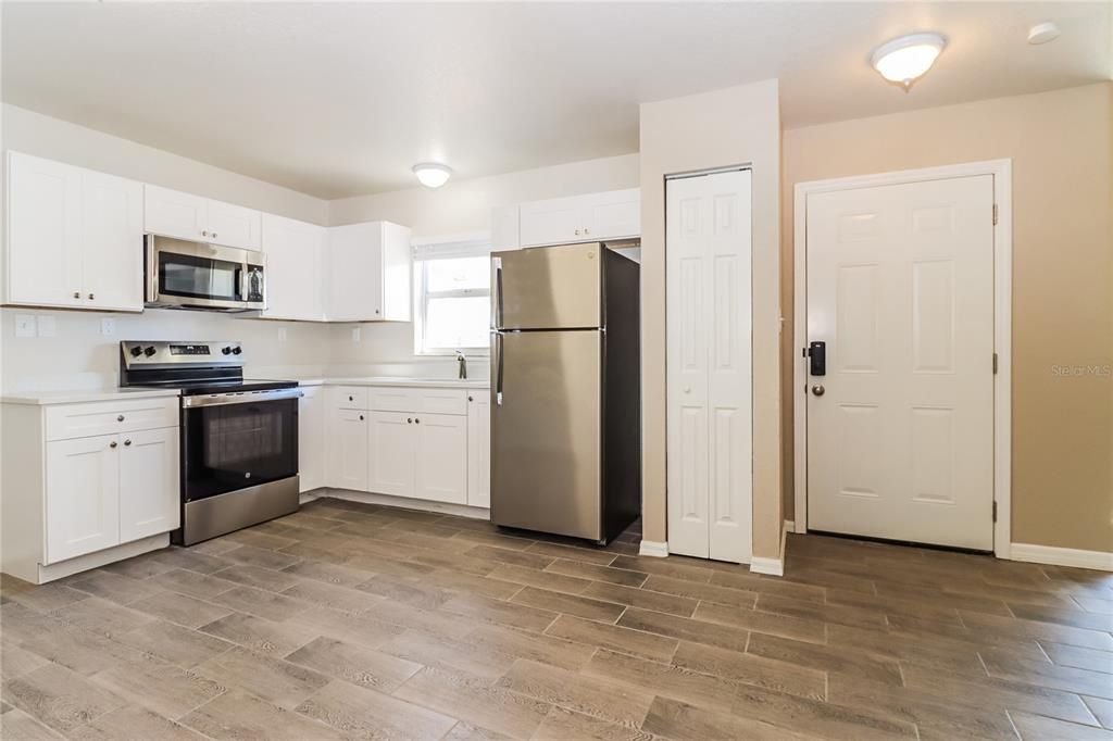 出租: $2,300 (4 贝兹, 2 浴室, 1235 平方英尺)