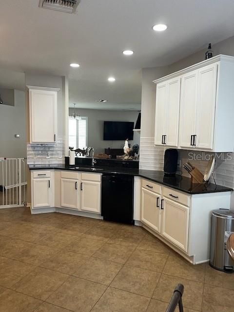 待售: $399,000 (3 贝兹, 2 浴室, 1981 平方英尺)