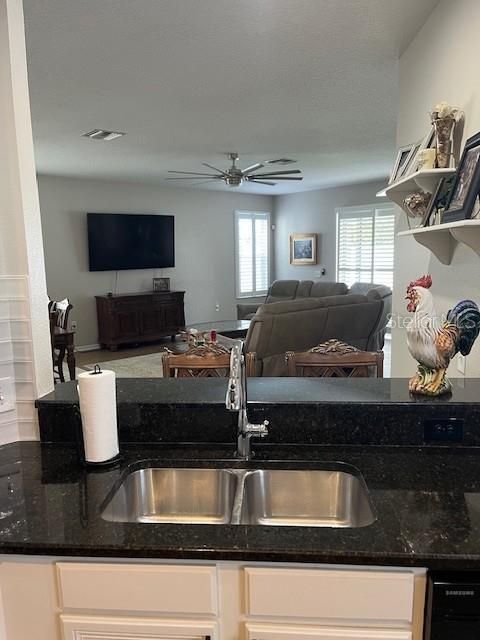 待售: $399,000 (3 贝兹, 2 浴室, 1981 平方英尺)