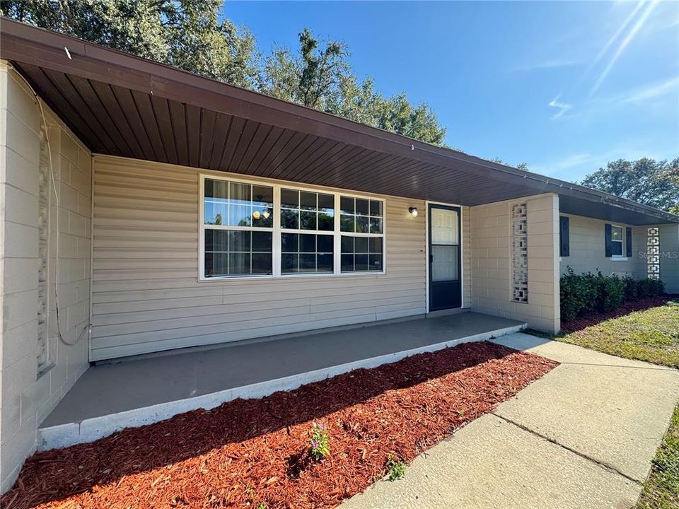 For Sale: $230,000 (3 beds, 2 baths, 1302 Square Feet)