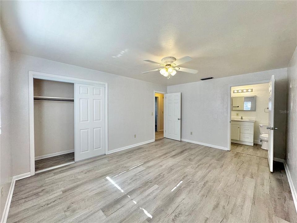 For Sale: $230,000 (3 beds, 2 baths, 1302 Square Feet)