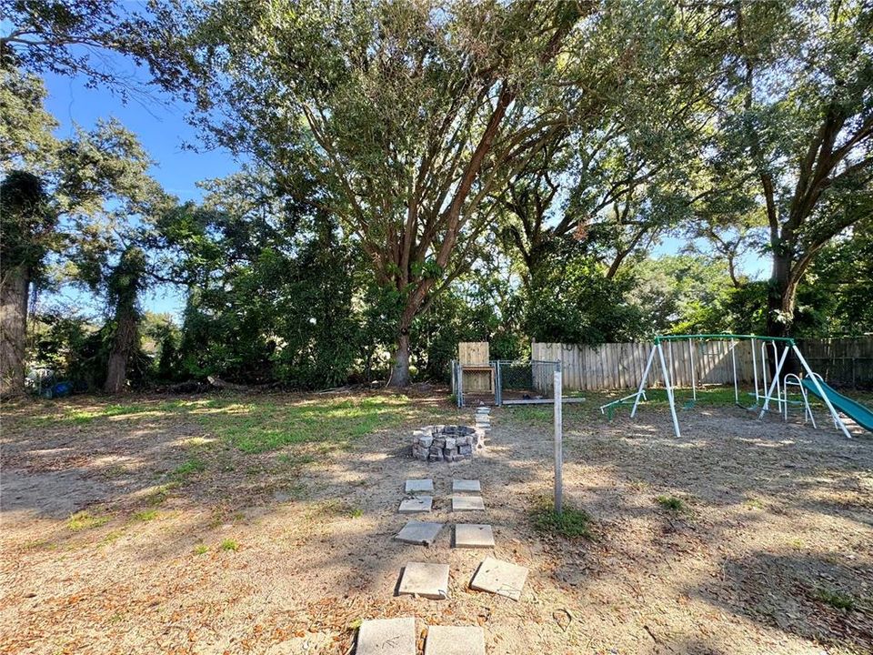 For Sale: $230,000 (3 beds, 2 baths, 1302 Square Feet)