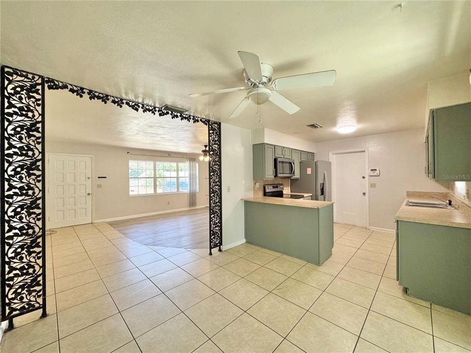 For Sale: $230,000 (3 beds, 2 baths, 1302 Square Feet)