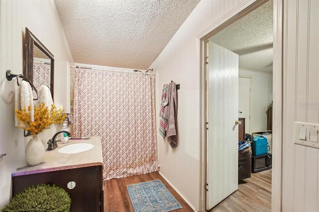 待售: $175,000 (1 贝兹, 1 浴室, 960 平方英尺)