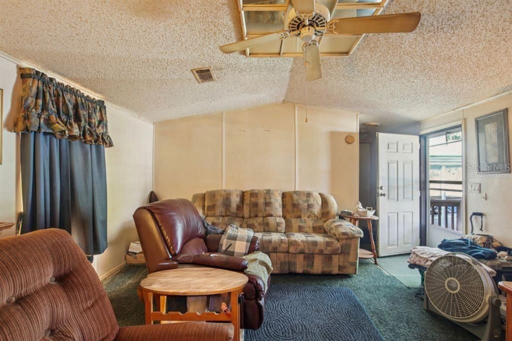 待售: $175,000 (1 贝兹, 1 浴室, 960 平方英尺)