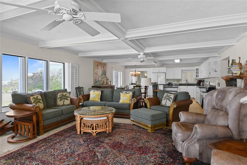 待售: $2,000,000 (3 贝兹, 3 浴室, 1985 平方英尺)