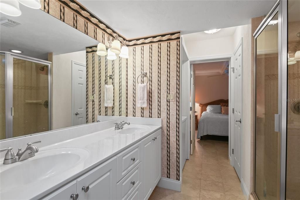 待售: $2,000,000 (3 贝兹, 3 浴室, 1985 平方英尺)