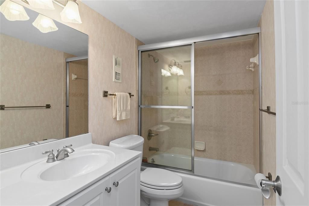 待售: $2,000,000 (3 贝兹, 3 浴室, 1985 平方英尺)