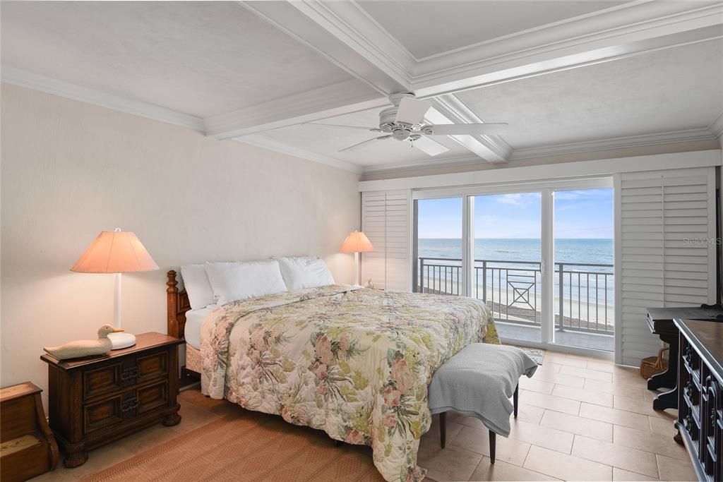 待售: $2,000,000 (3 贝兹, 3 浴室, 1985 平方英尺)