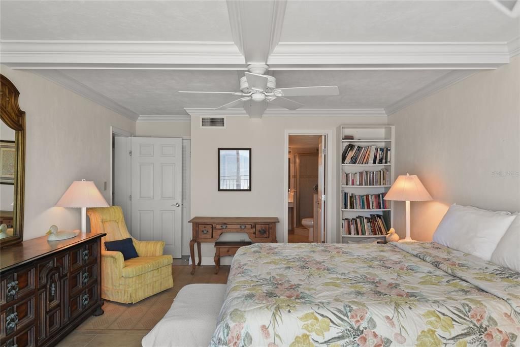 待售: $2,000,000 (3 贝兹, 3 浴室, 1985 平方英尺)